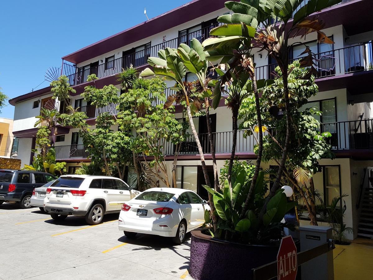 Hotel Suites Royal Tijuana Bagian luar foto