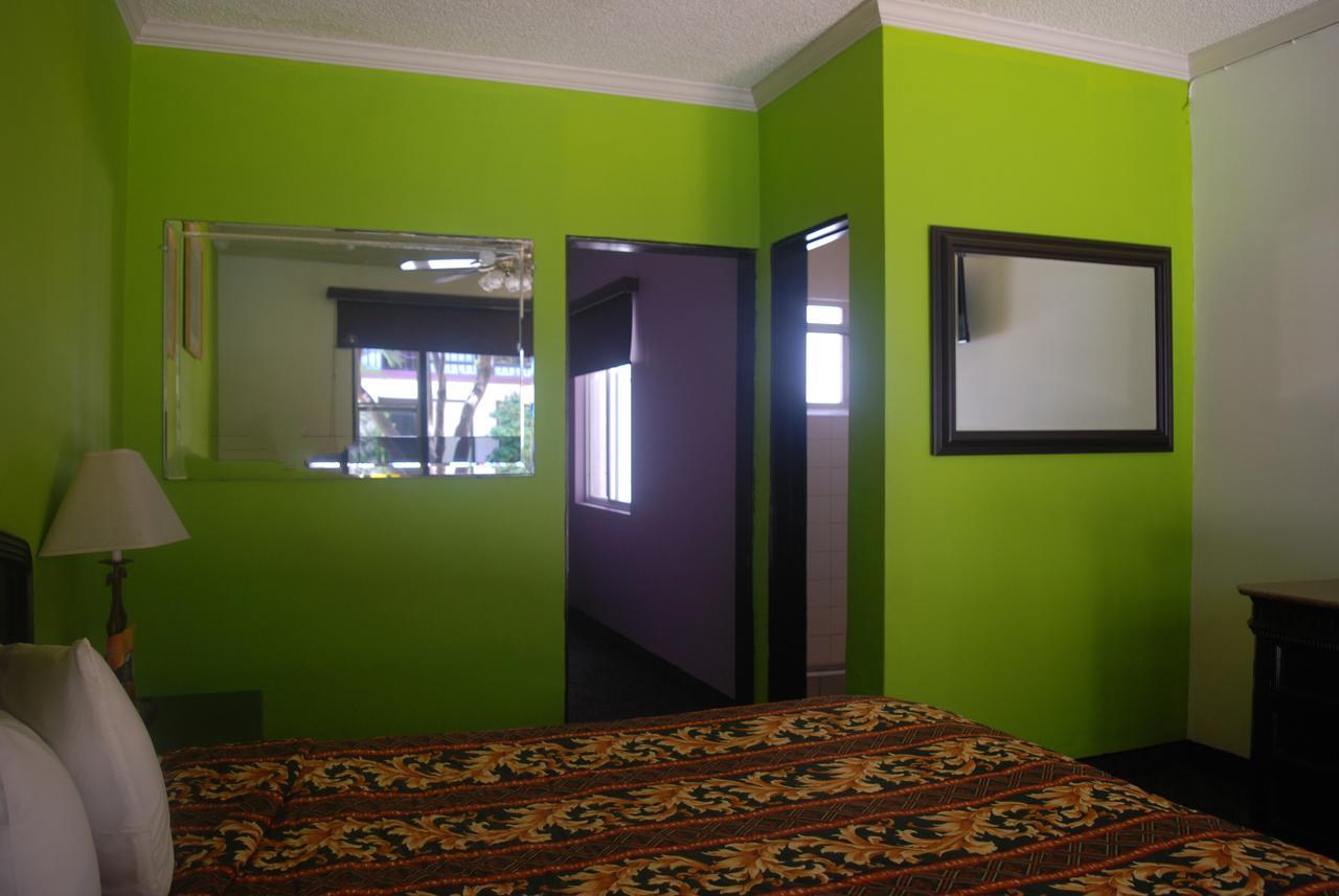 Hotel Suites Royal Tijuana Bagian luar foto