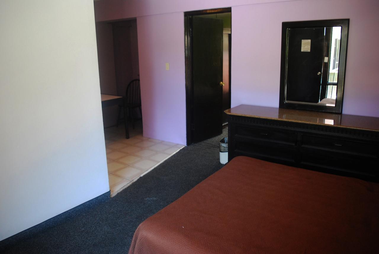 Hotel Suites Royal Tijuana Bagian luar foto